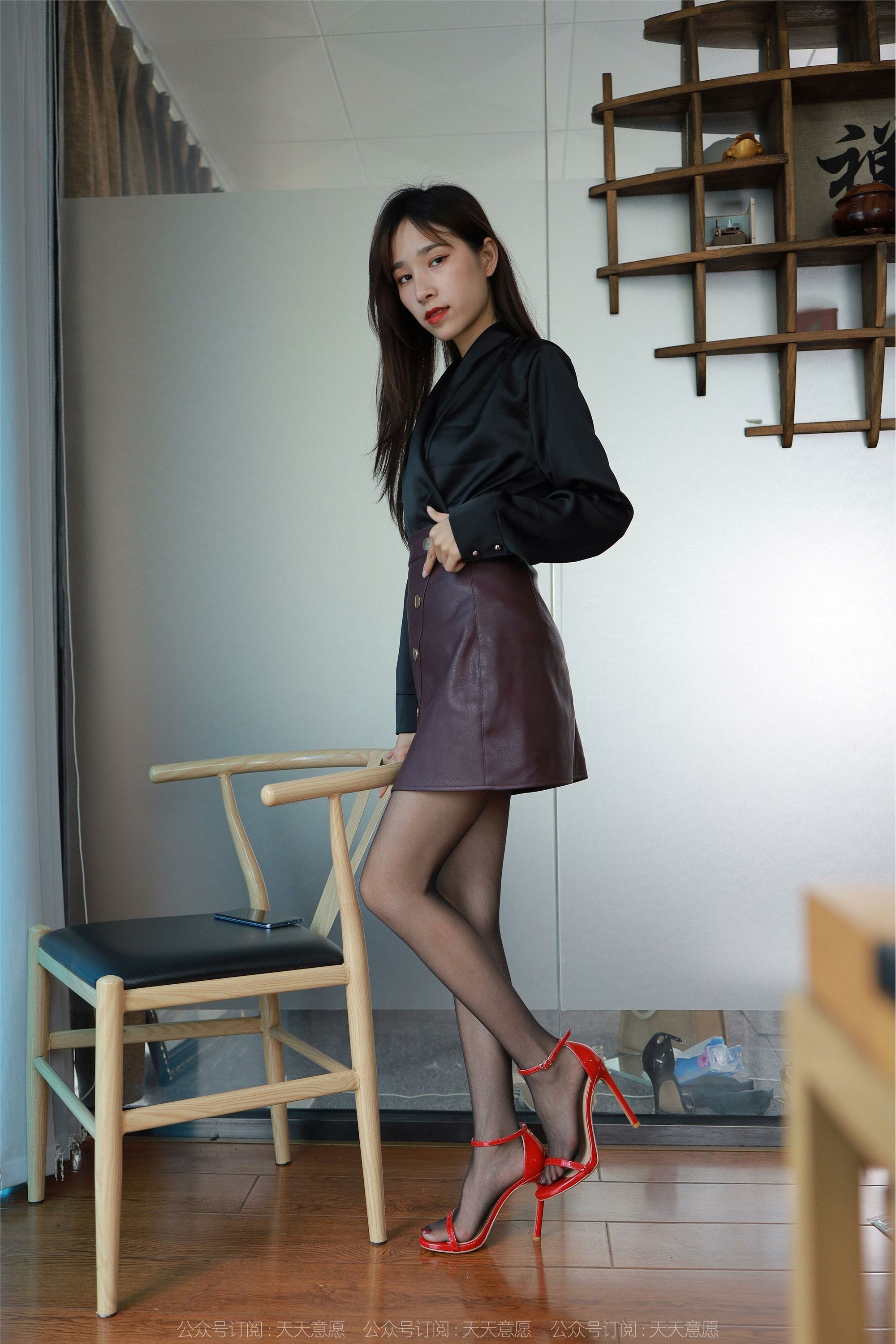 IESS异思趣向  2022.07.01 丝享家 1134：美子《椅子下的红高跟》